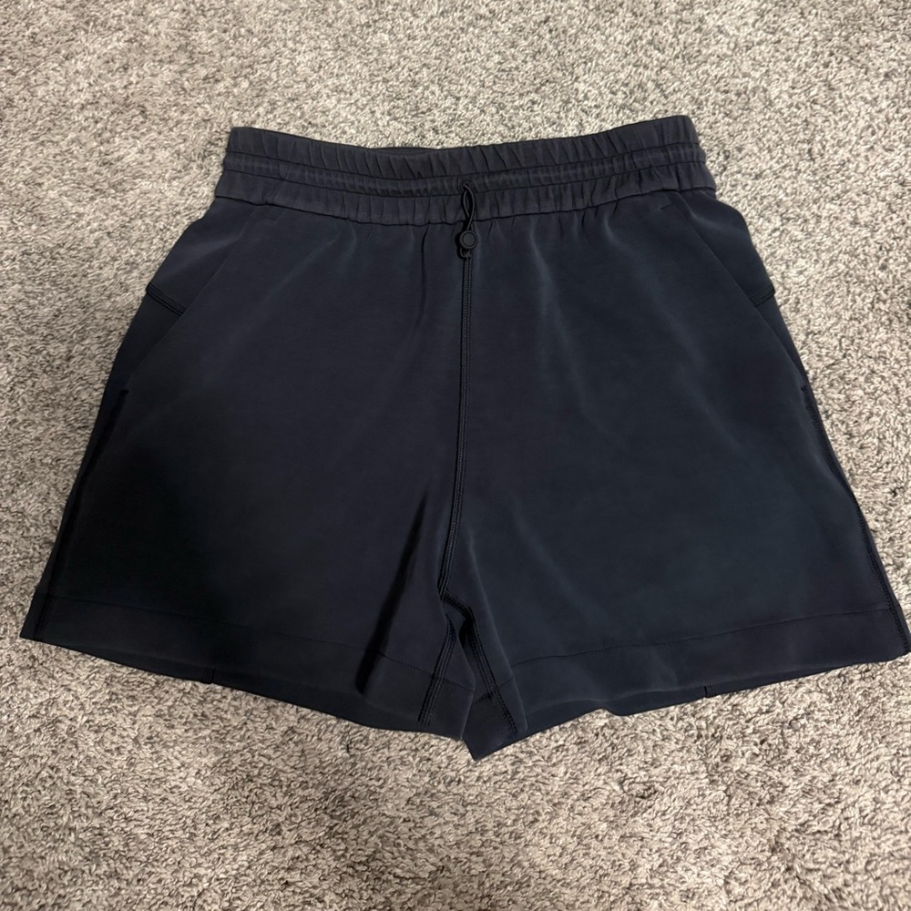 Lululemon Softstreme High Rise Short 4” size 4